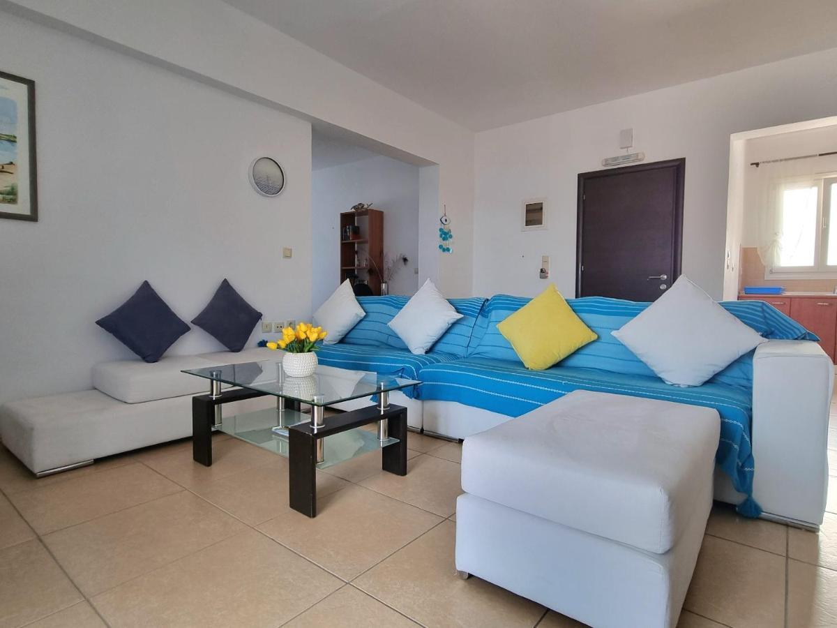 Zafeiris Apartments Ливадия Экстерьер фото